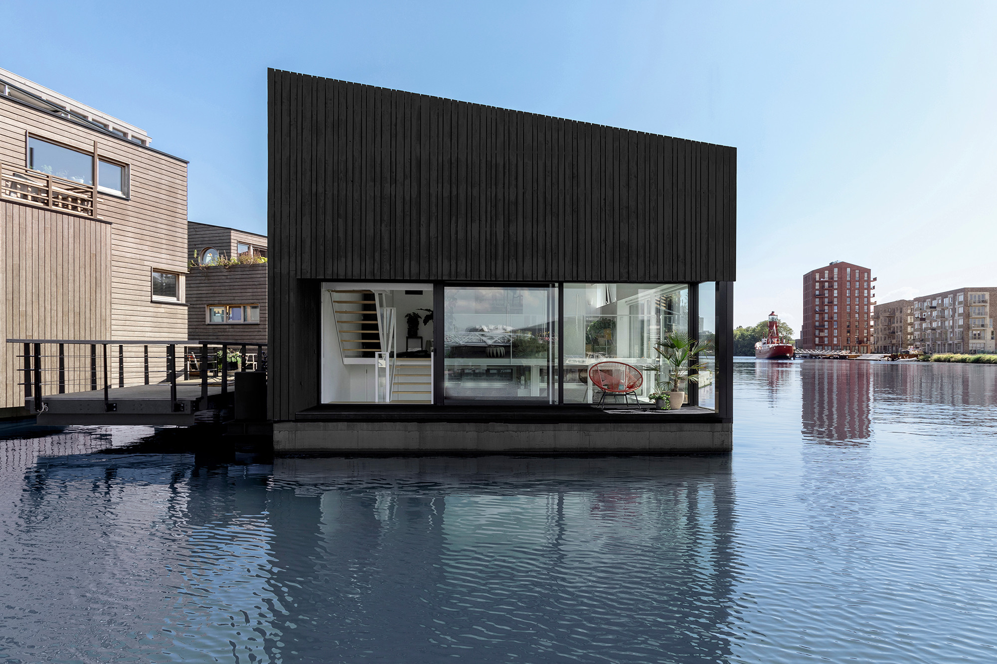 Floating Home - Hoofdfoto