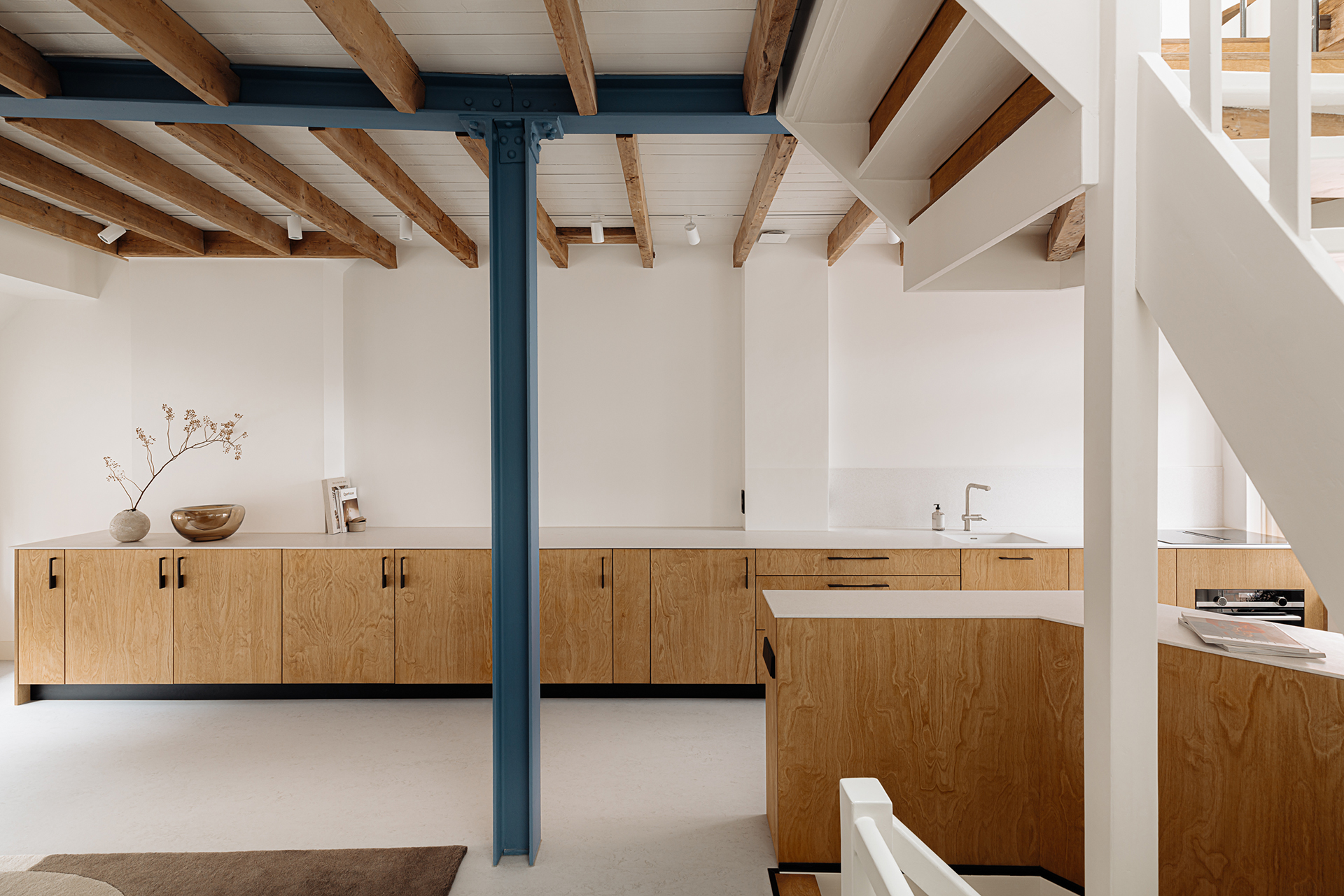 Blue column house - Hoofdfoto