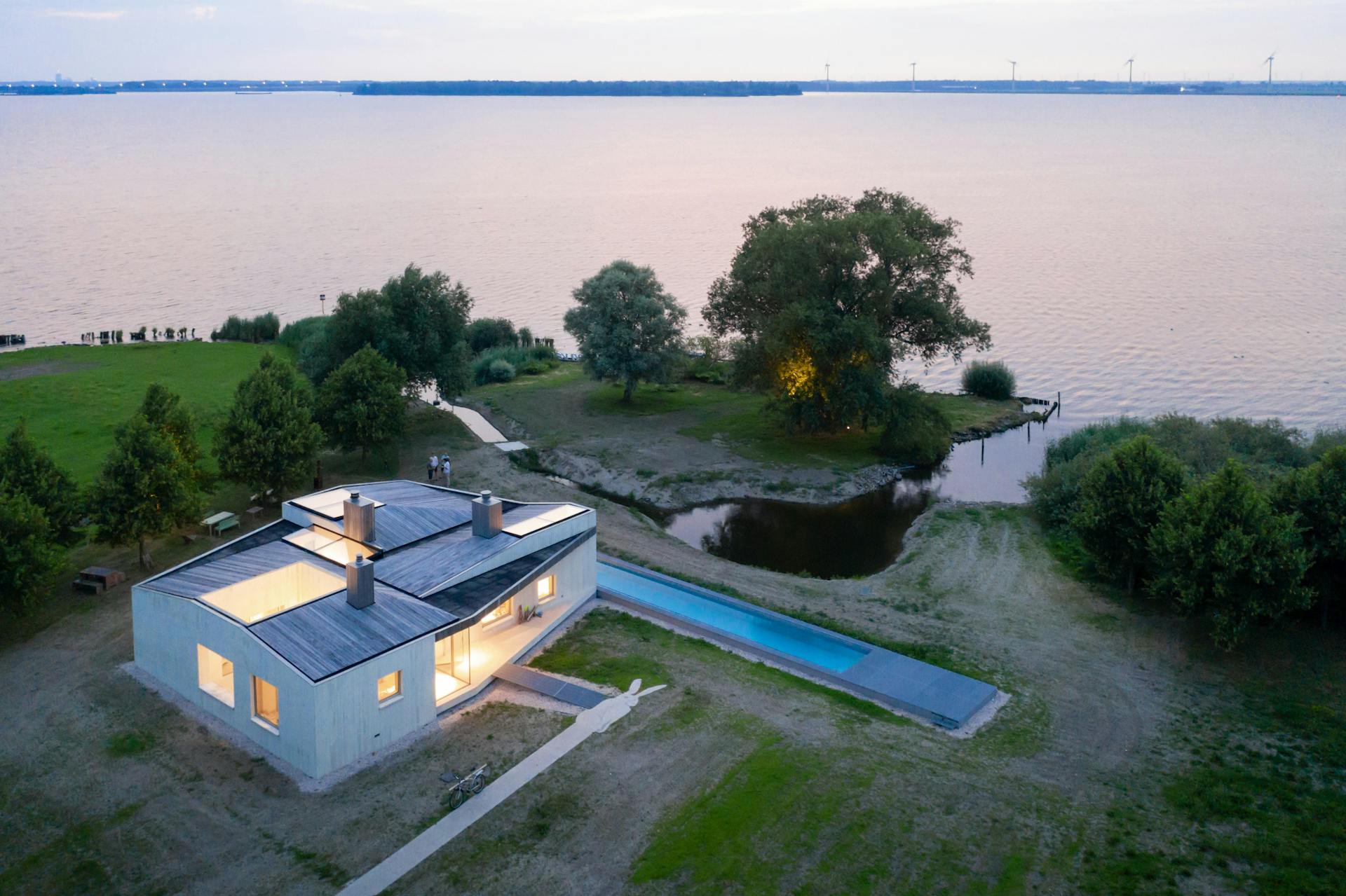 Huis op 't Raboes - Een huis dat zich voegt aan het landschap